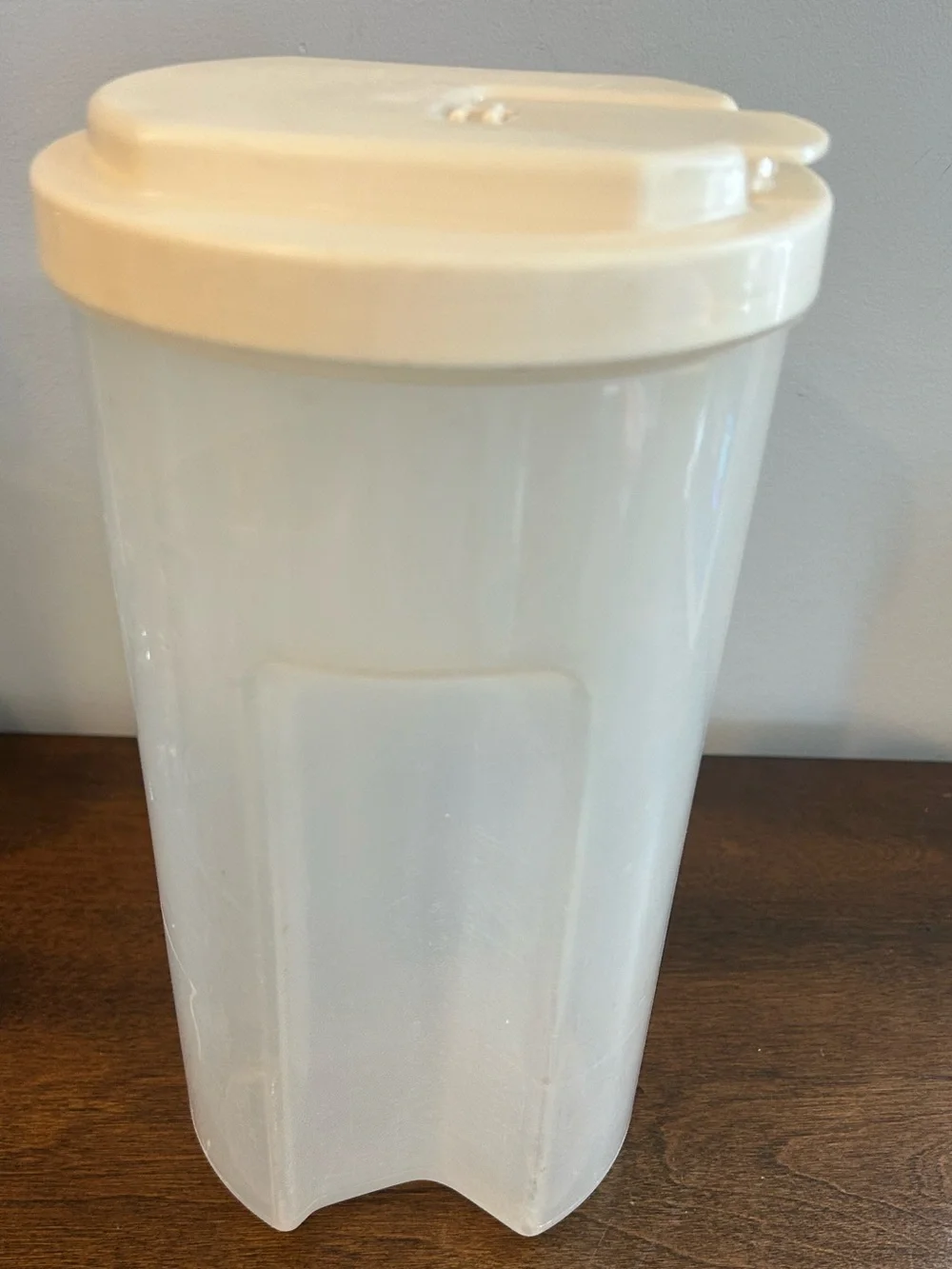 Vintage Rubbermaid 2 Qt Ez Grip Servin Saver Juice Drink Bottle Pitcher Lid Read